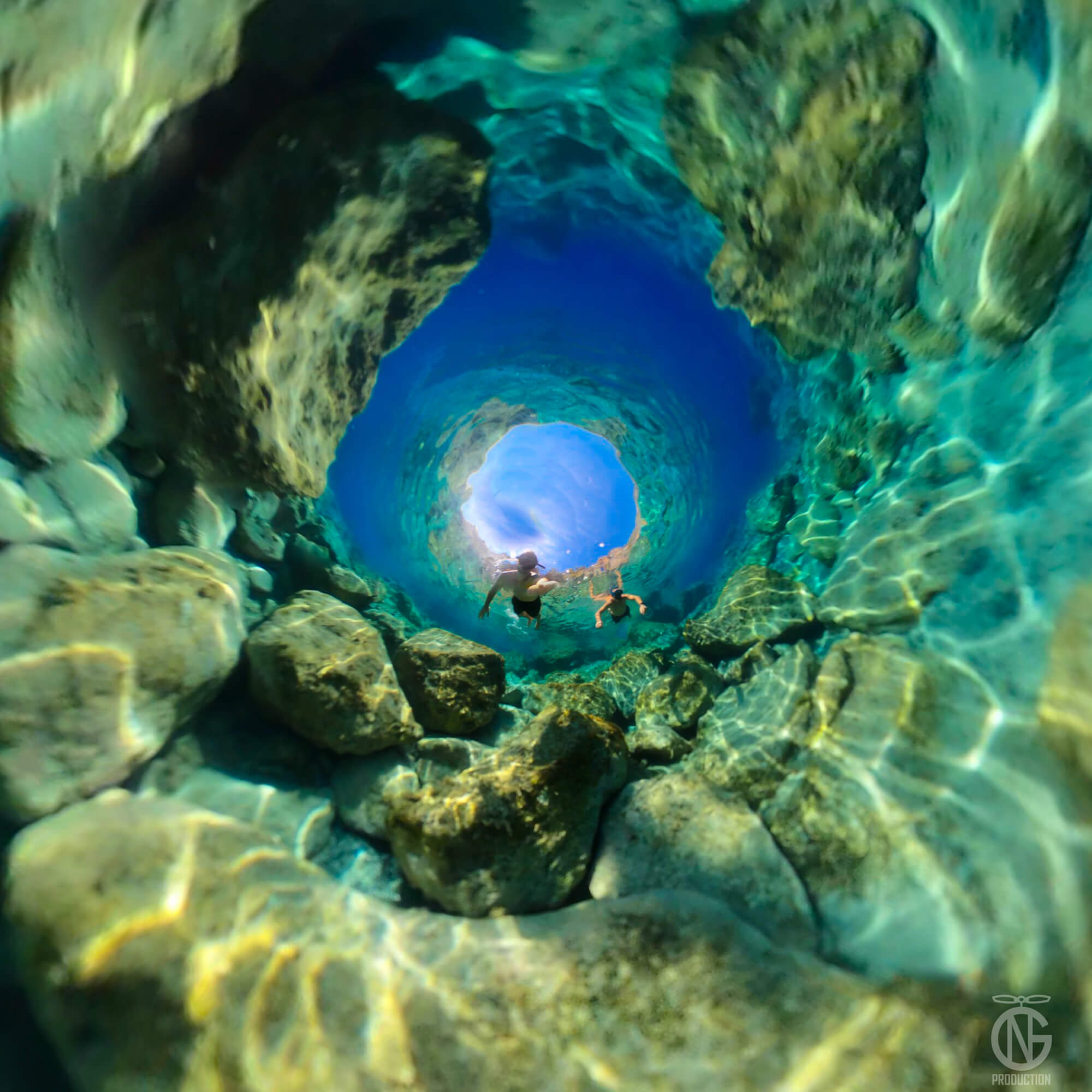 Daylight tiny-planet 360° view of Agia Roumeli: turquoise Libyan Sea, pebble shore, village at the foot of rugged slopes.